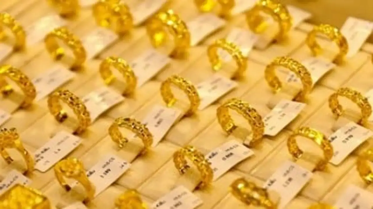 تباين ملحوظ في أسعار الذهب بين الأسواق المحلية والعالمية خلال تعاملات اليوم